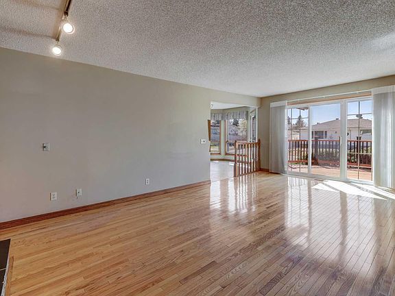 5th image of 2328 Munro Dr NE