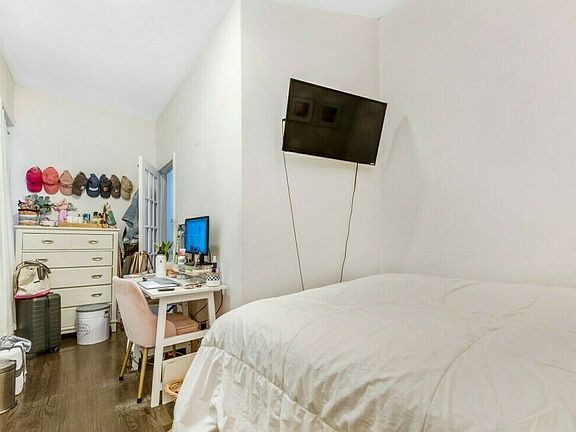 5th image of 204 W 88th St APT 2