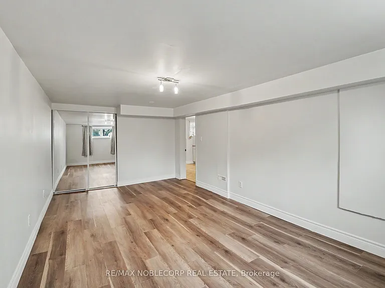 3519 Laddie Cres — Photo 14