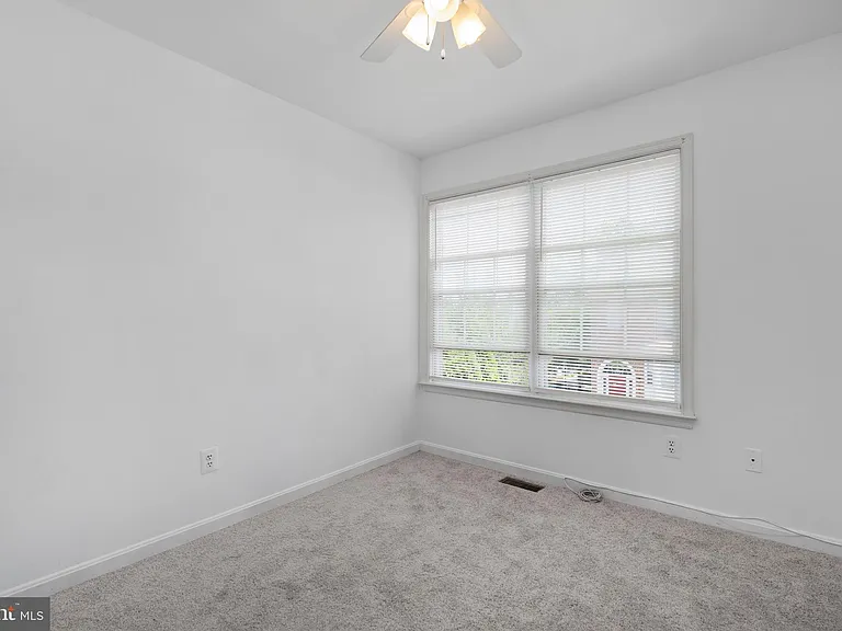 18506 Carriage Walk Cir — Photo 28