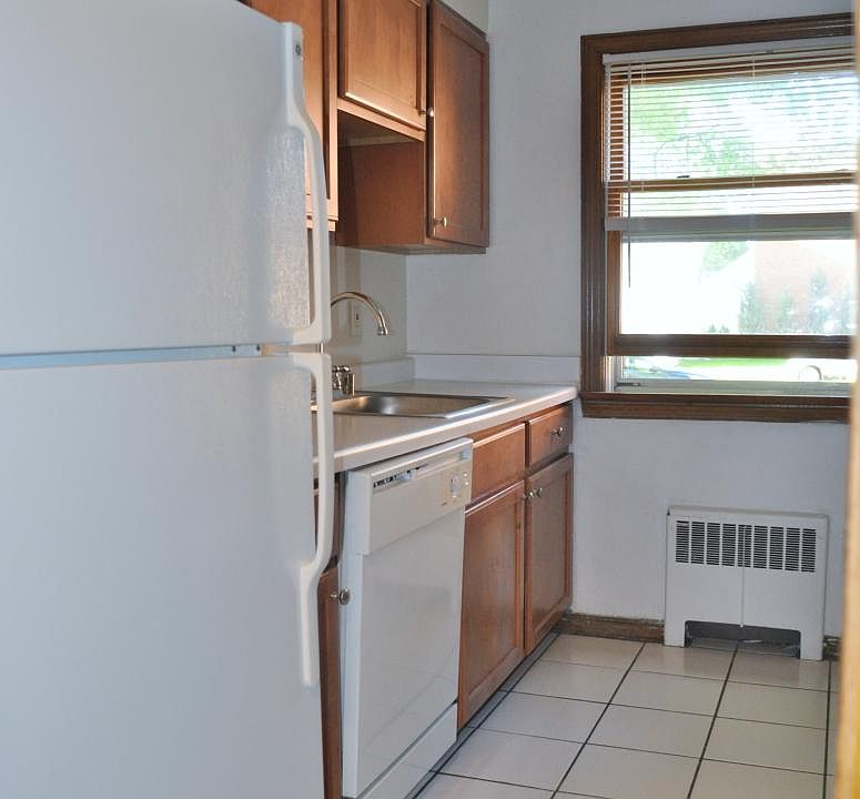 1st image of 826 E Henry Clay St APT 2