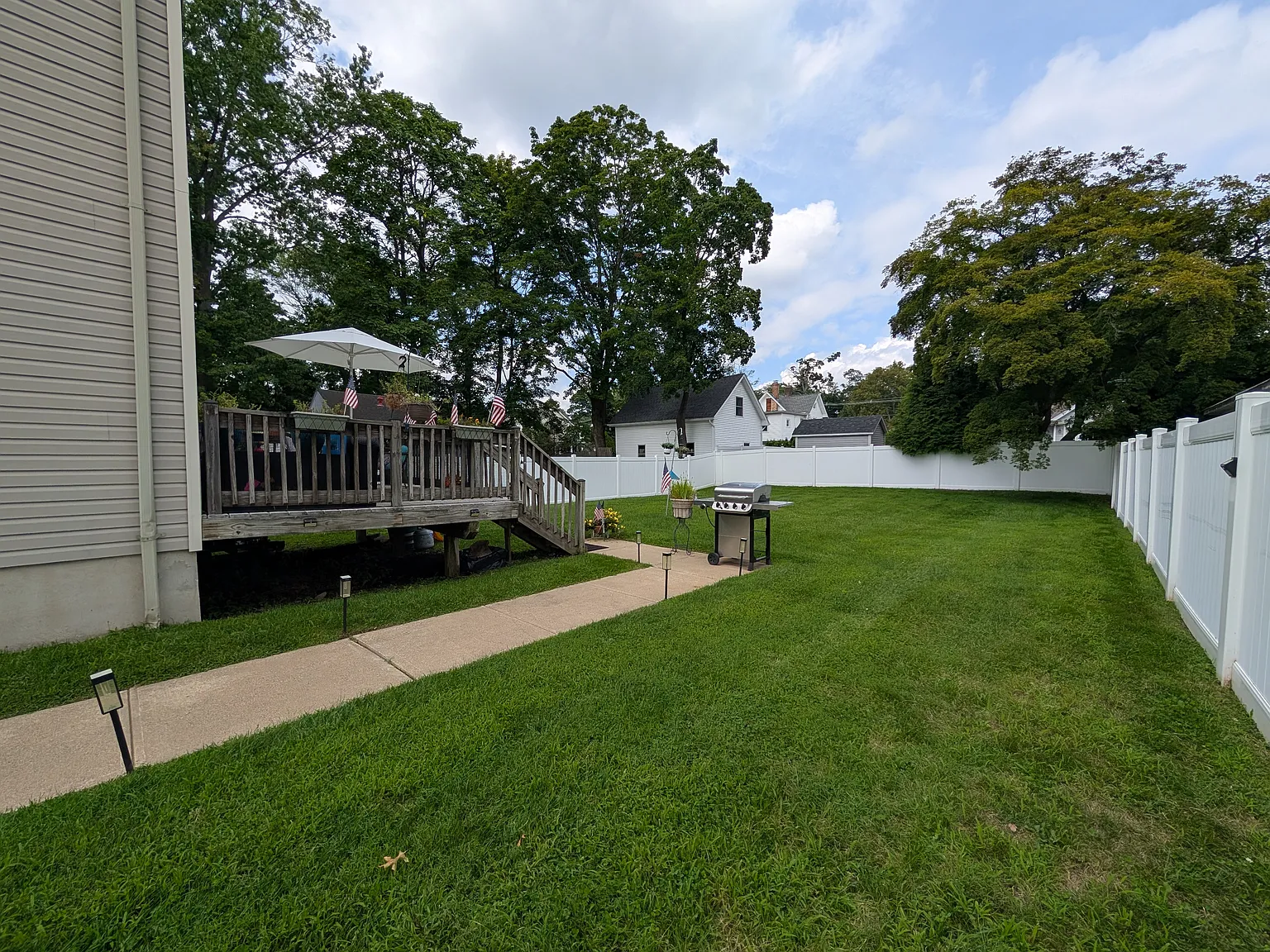 3 bed, 1.5 bath, $3,975 — Photo 2