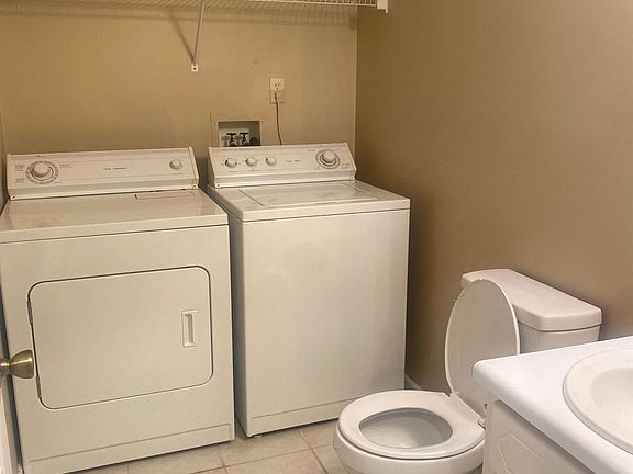 4th image of 117 W Briar Dr #1