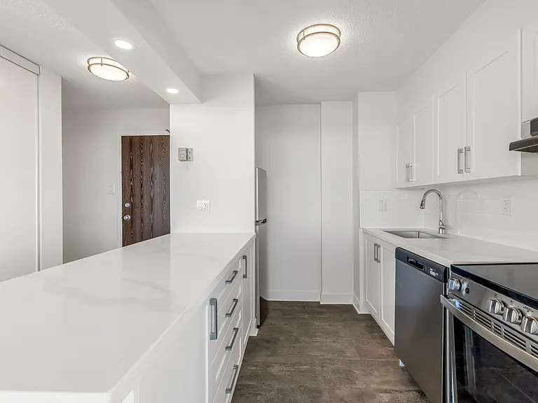 1201 Walden Cir — Photo 33