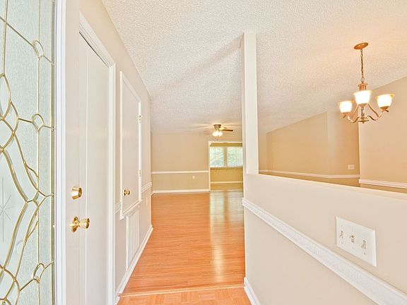 4th image of 1 Creekdale Ct