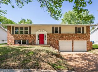 755 Windingpath Ln, Ballwin, MO 63021