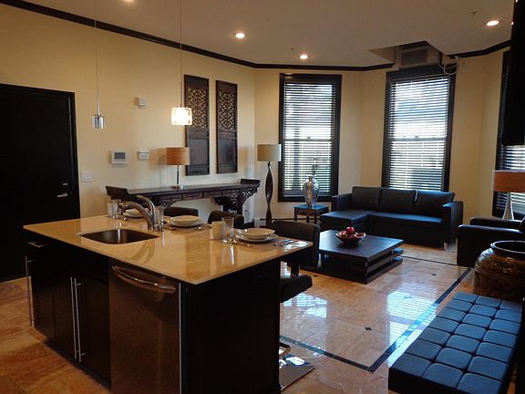 3rd image of 108 Waterman St APT 1B