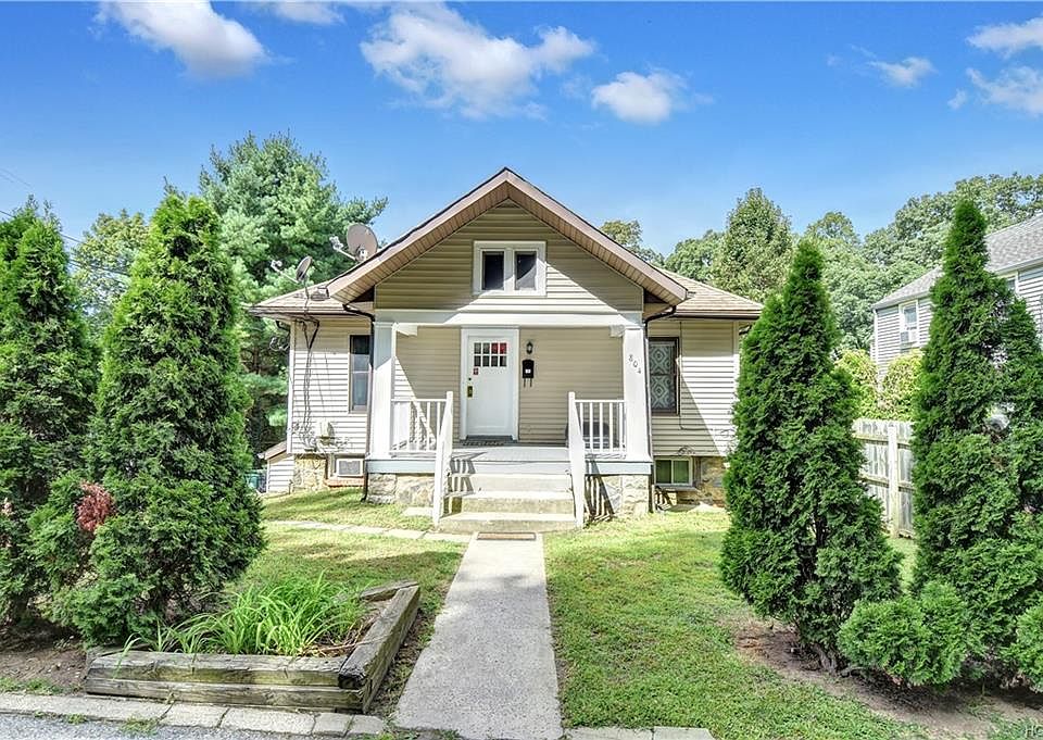1st image of 804 Oakwood Dr