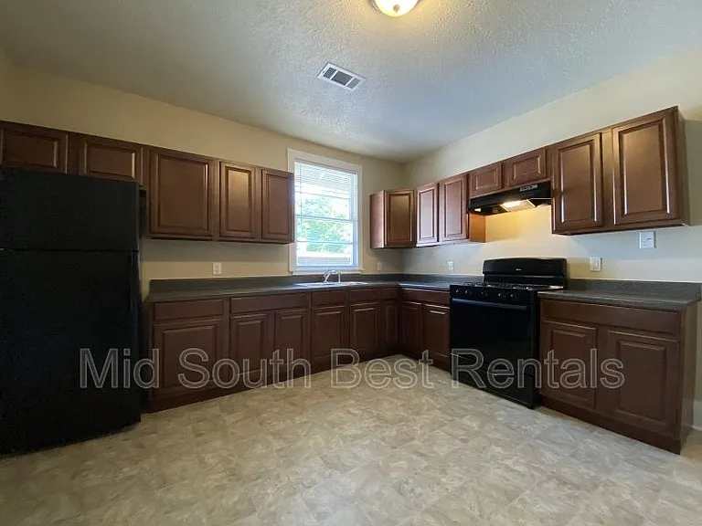4200 Alma St — Photo 4