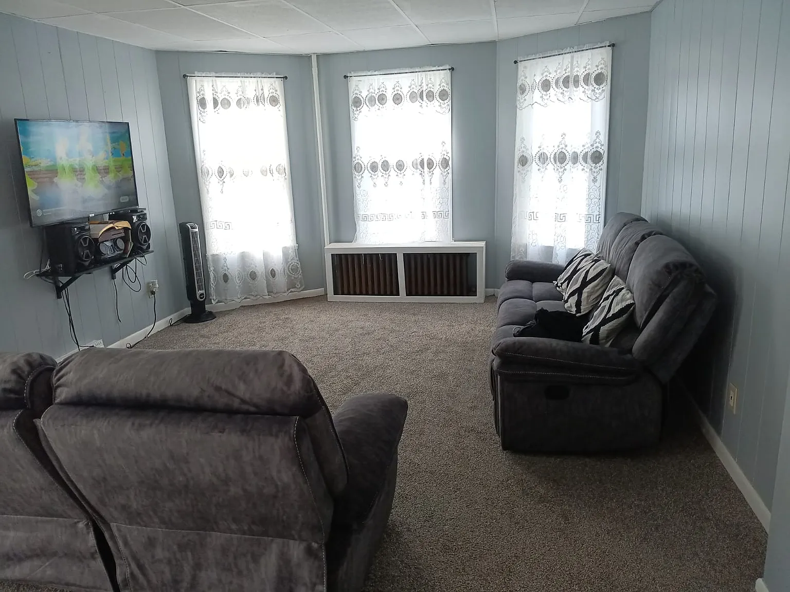 3 bed, $1,500 — Photo 2