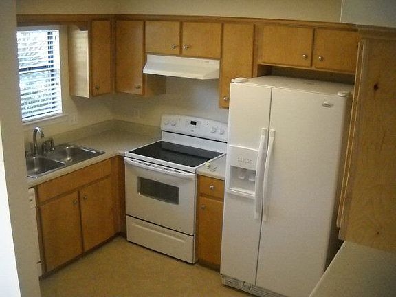 4th image of 104 Courtyard Villas Unit E7