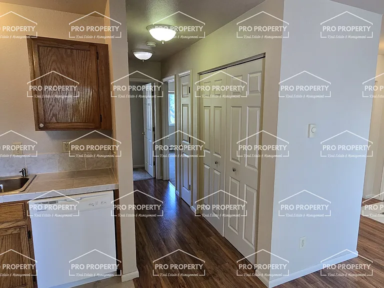 1506 E 5th St — Photo 9
