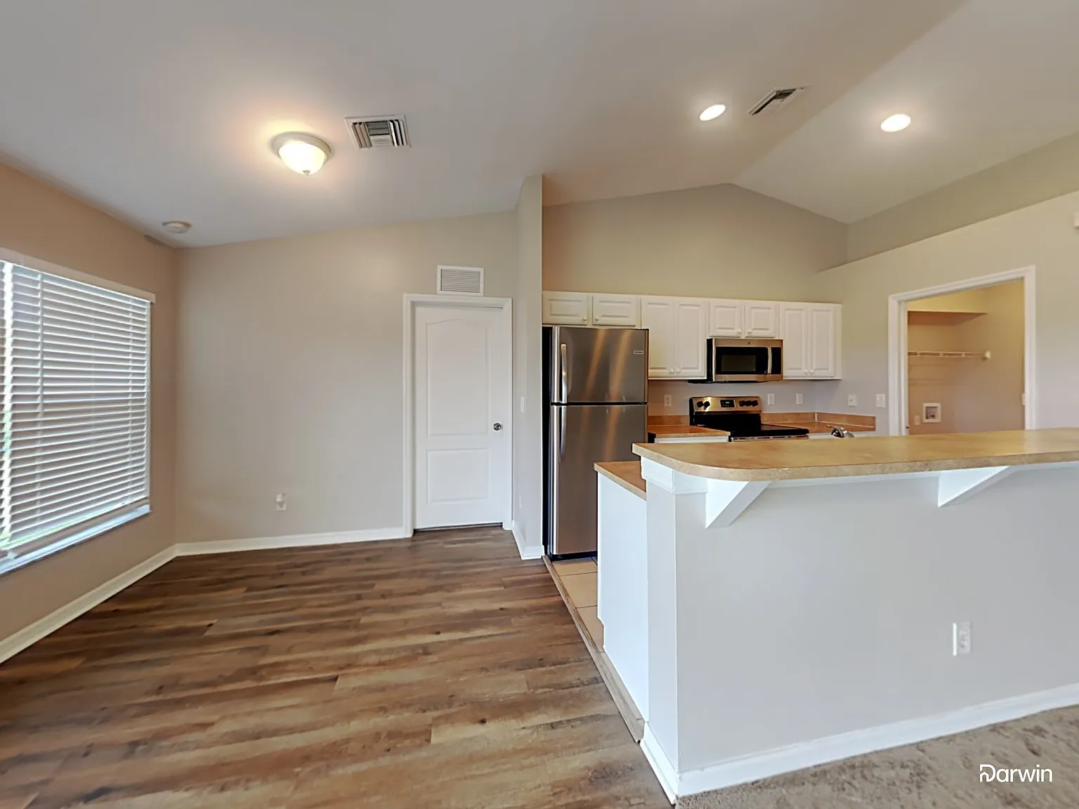 3 bed, 2.0 bath, 1458 sqft, $2,070 — Photo 3