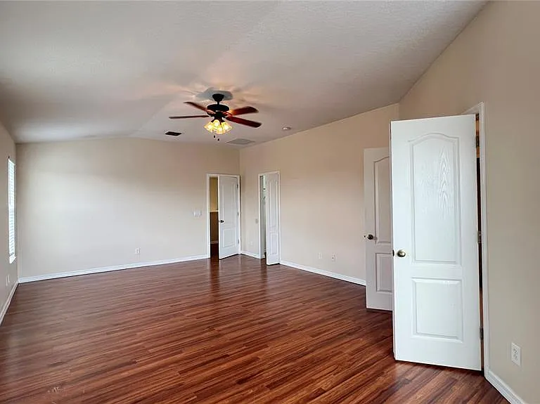 806 Lost Grove Cir — Photo 47