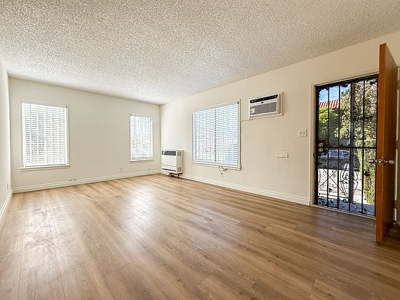 5th image of 800 E Palmer Ave