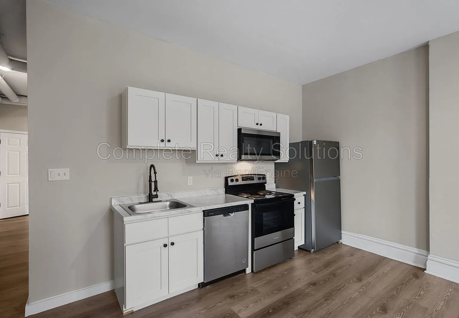 2 bed, 1.0 bath, 925 sqft, $1,150 — Photo 2