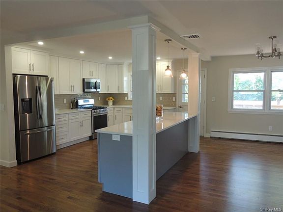 4th image of 71 Parkview Ave E