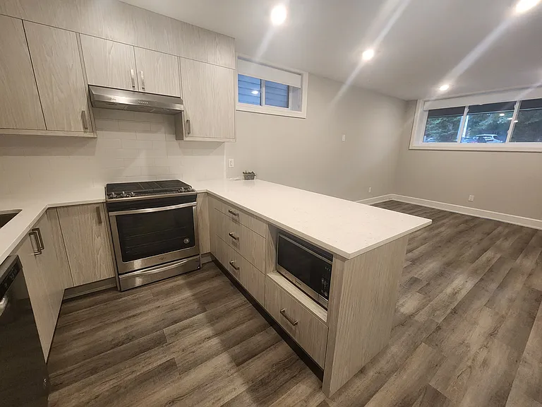 341 Tweedsmuir Ave #D — Photo 3