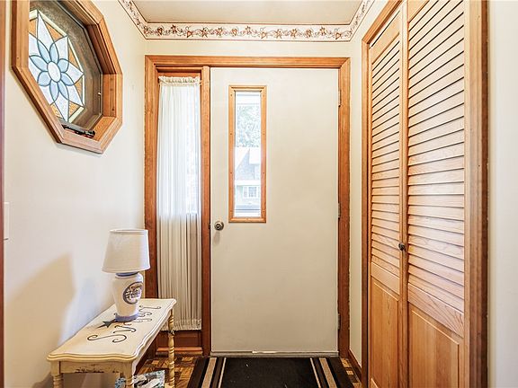 4th image of 106 McClelland St
