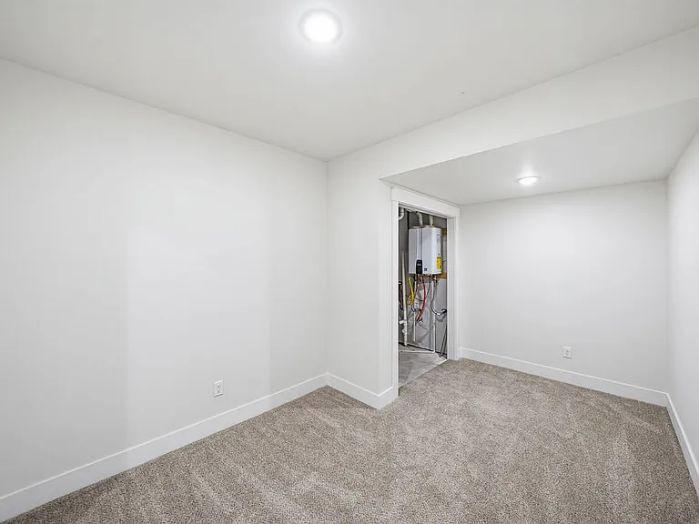445 E River Ln — Photo 42