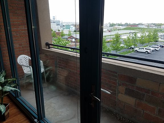 3rd image of 401 W Shoreline Dr