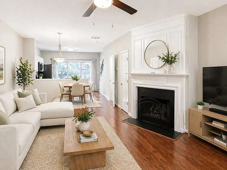 325 Devonshire Dr — Photo 3