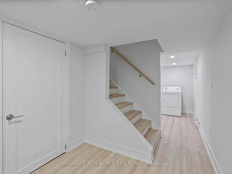 1842 Dundas St E — Photo 32