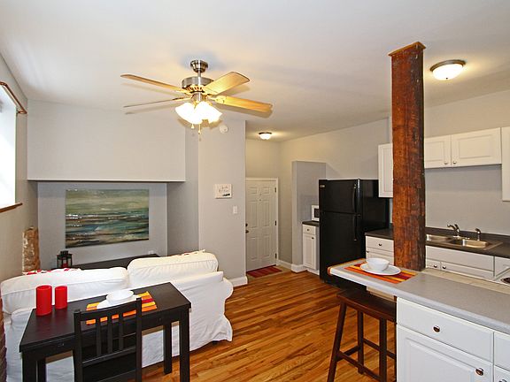 Great living/dining space