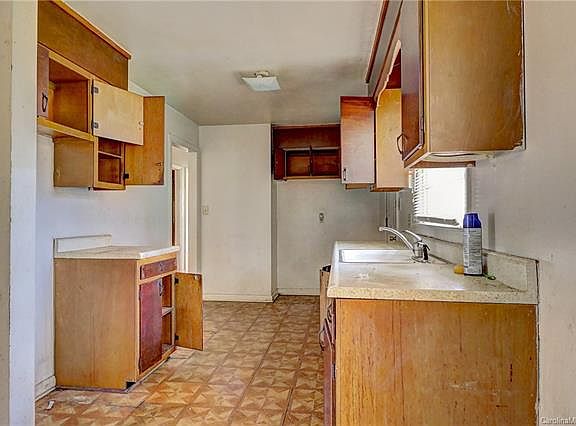 3rd image of 1640 Lincoln Dr