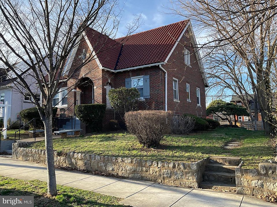2nd image of 1714 Otis St NE