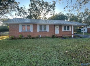 212 Cherry St NW, Hartselle, AL 35640