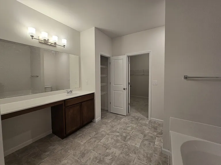140 Sterling Dr — Photo 24
