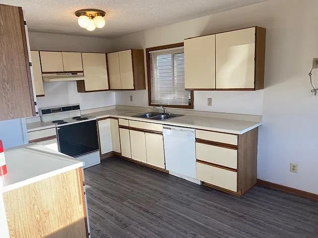 3 bed, 1188 sqft, $1,950 — Photo 1