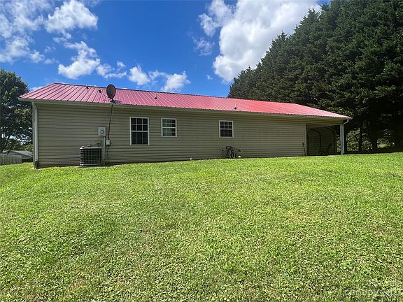 5th image of 2222 Woodlawn Dr