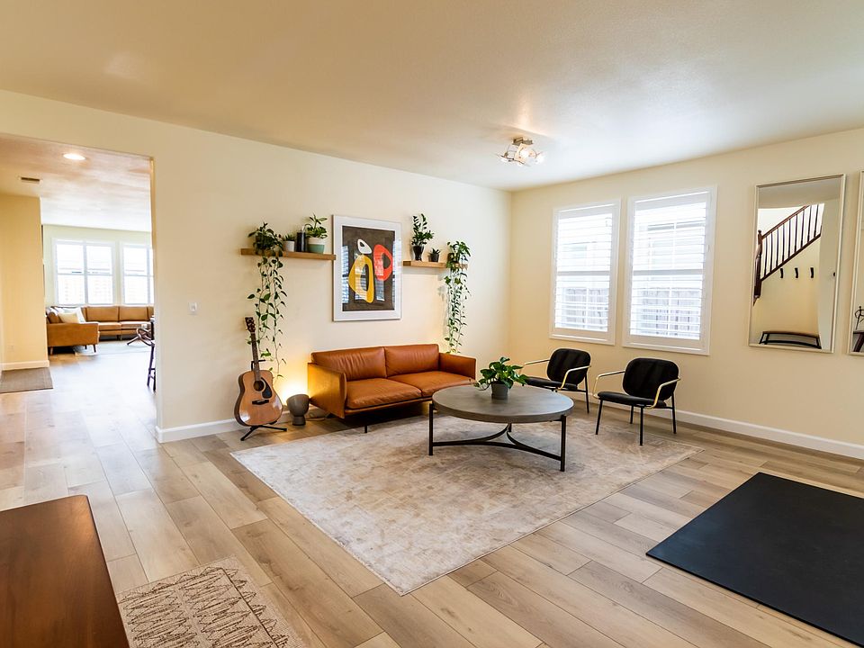 Foyer/Living Room 1