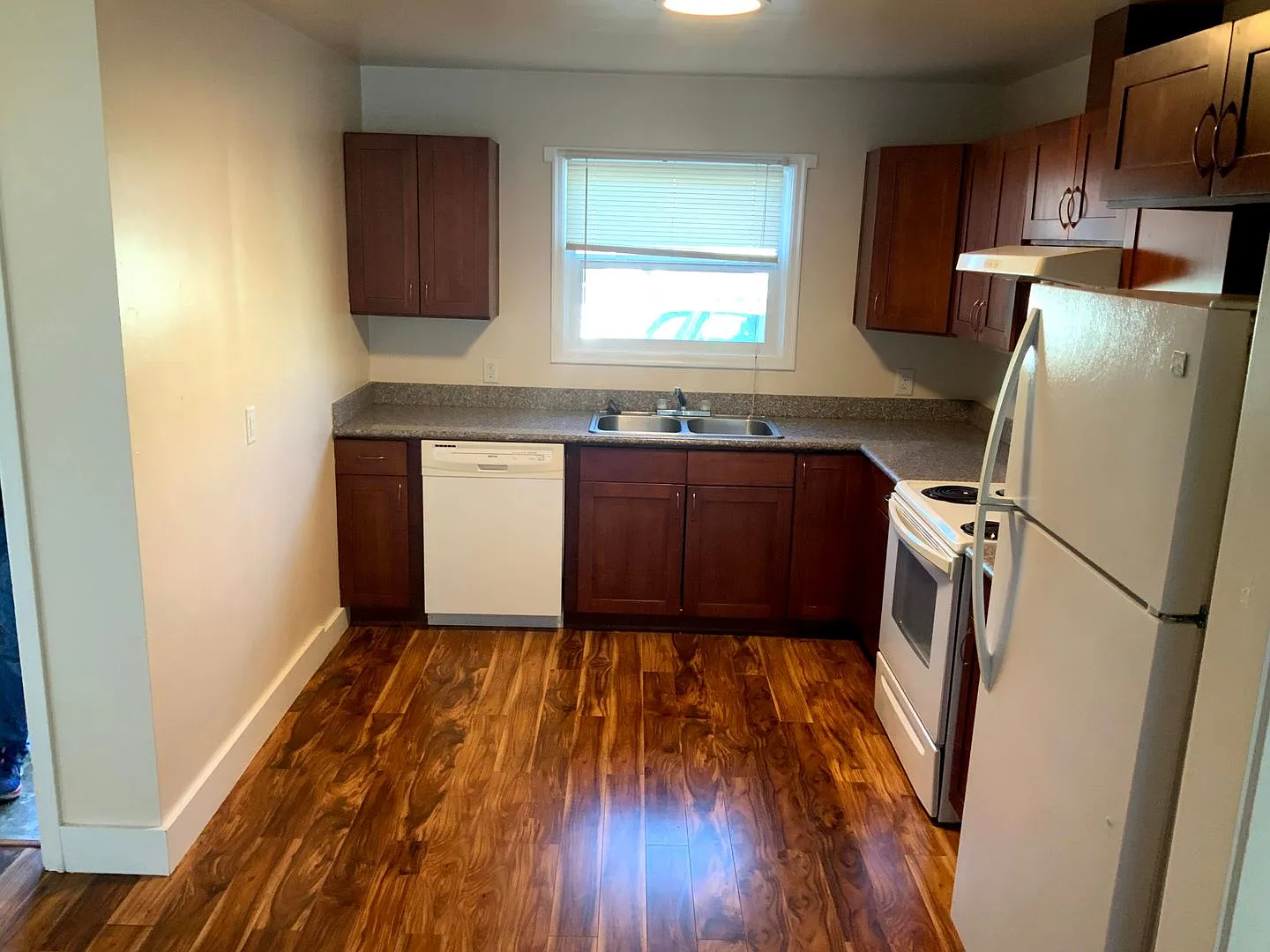 2 Bedroom 1 Bathroom — Photo 4