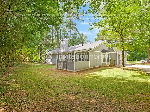 4th image of 301 Windsor Walk SE