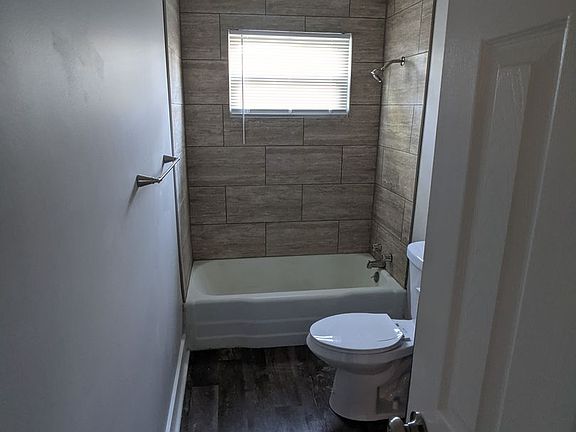 5th image of 2807 Manlove Ave