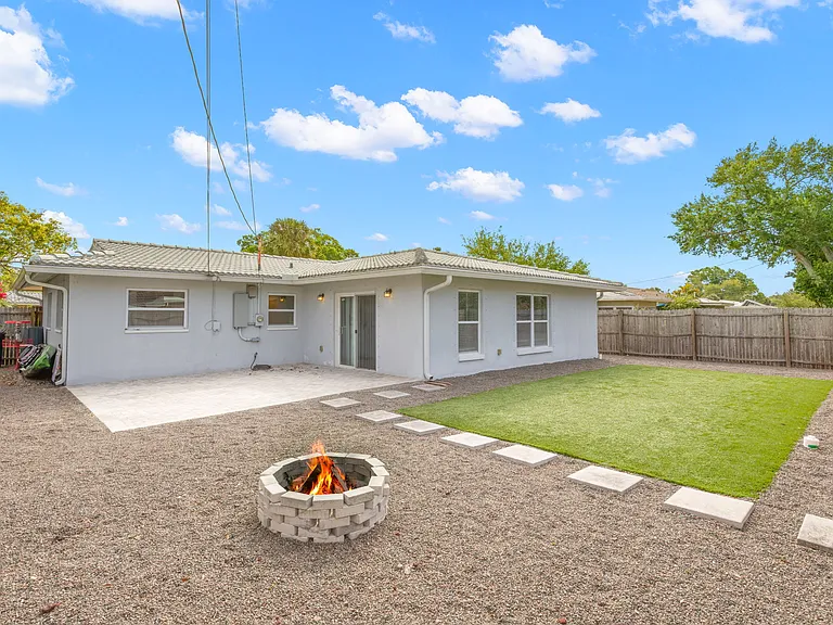 2376 Forest Dr — Photo 16