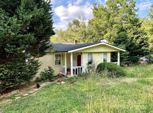 282 Berkeley Rd, Hendersonville, NC 28792