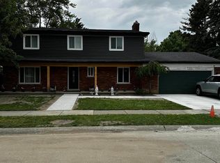 21601 Ardmore Park Dr, Saint Clair Shores, MI 48081