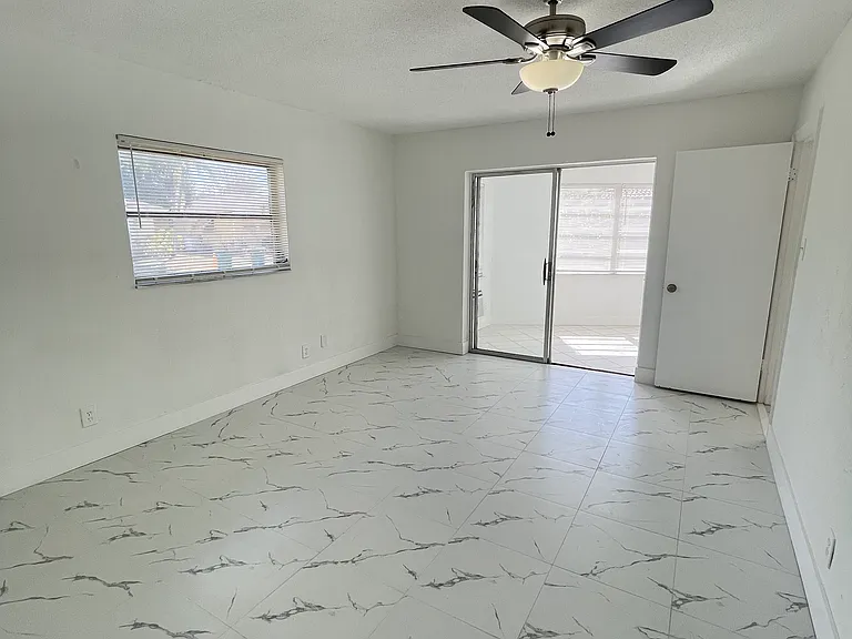 7200 NW 77th St — Photo 15