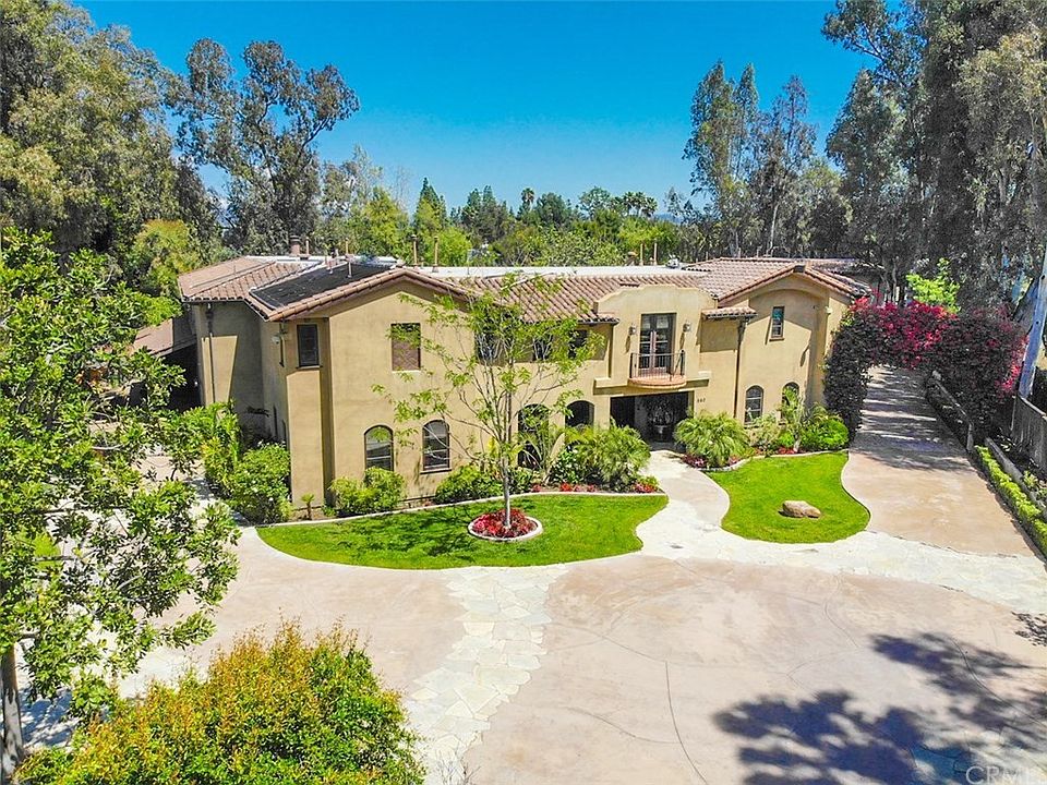 1st image of 560 S Peralta Hills Dr