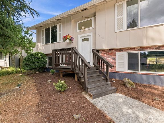 3rd image of 7910 Husky Way SE