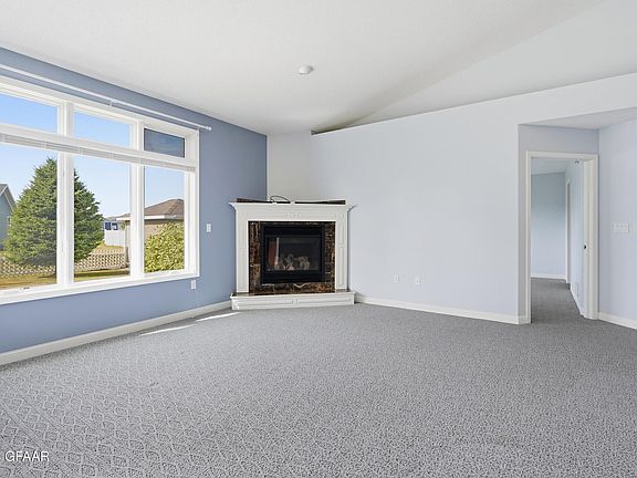 4th image of 2114 10th St SE