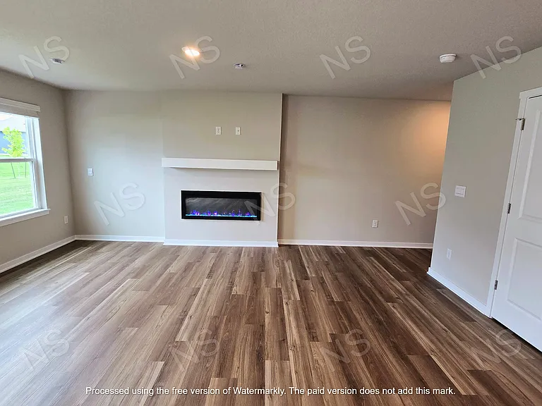 523 Kinley Dr — Photo 10