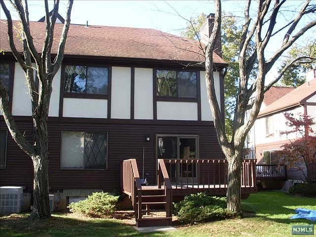 2nd image of 70 Holiday Ct