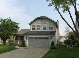 1049 Clover Hill Ln, Elgin, IL 60120