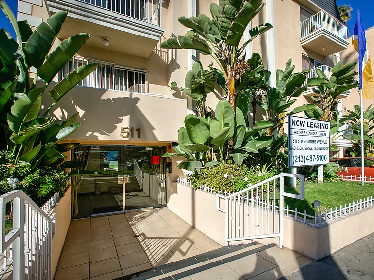 Wilshire Kenmore Towers — Photo 4