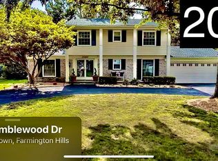 29009 Ramblewood Dr, Farmington Hills, MI 48334